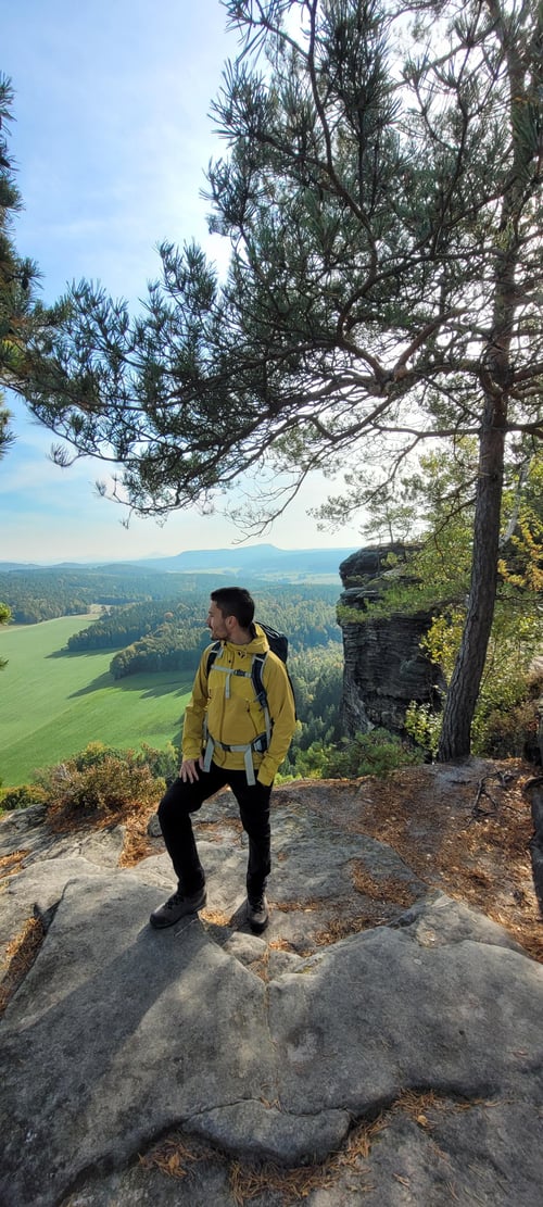 Robert_Hiking (1)